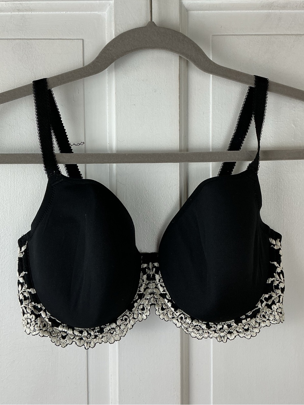 Wacoal 853191 Black Embrace Ivory Lace Bra 34DD
